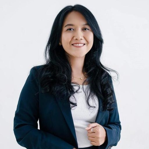 dengan penampilan Wanita jawa berambut lurus